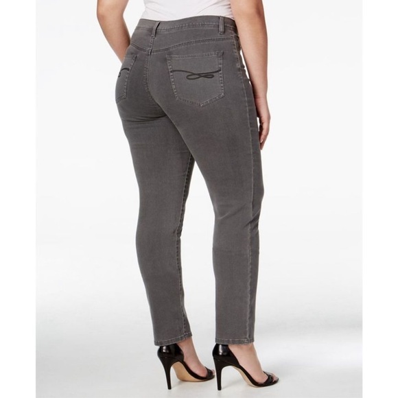 Flash SALE $5 NWT 18W, Style & Co Women's Plus Size Tummy-Control Slim-Leg Jeans - Picture 2 of 3